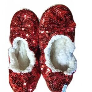 Ruby red kid''s Slippers with Plush Lining Size Medium